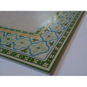 שטיח 4 אריחים דגם ערבה גוונים ירוקים-אפרפרים. פרט מתוך