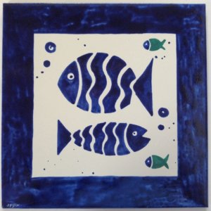 אריח מצוייר-זוג דגים-גלזורה כחולה