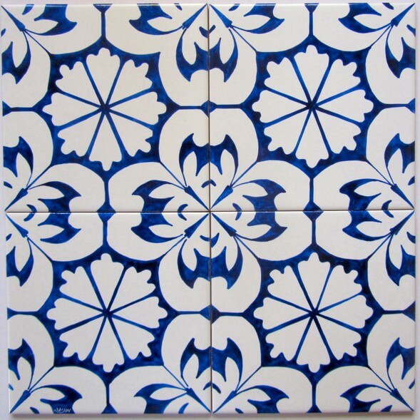 אריחי מרגנית במרכז-כחול לבן-רביעיה
